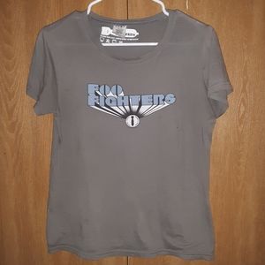 Vintage 2007 Foo Fighters women's t-shirt size medium runs a little small,
